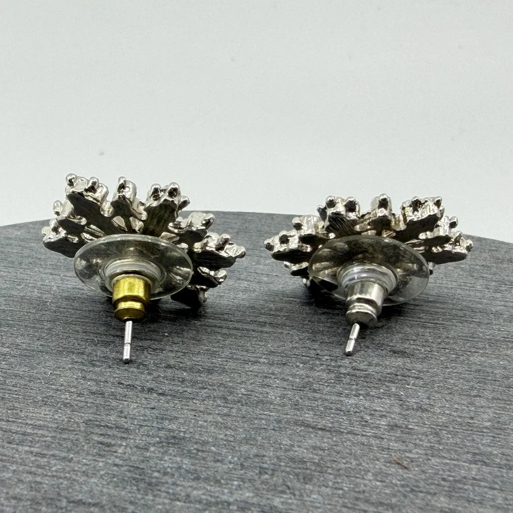 Silver Tone Clear Rhinestone Snowflake Stud Earrings Christmas Celestial Gift